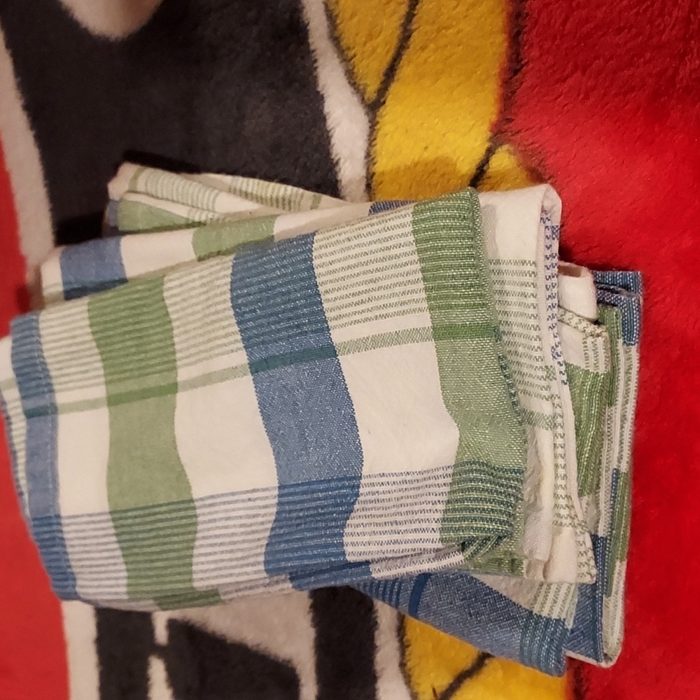 4 napkins